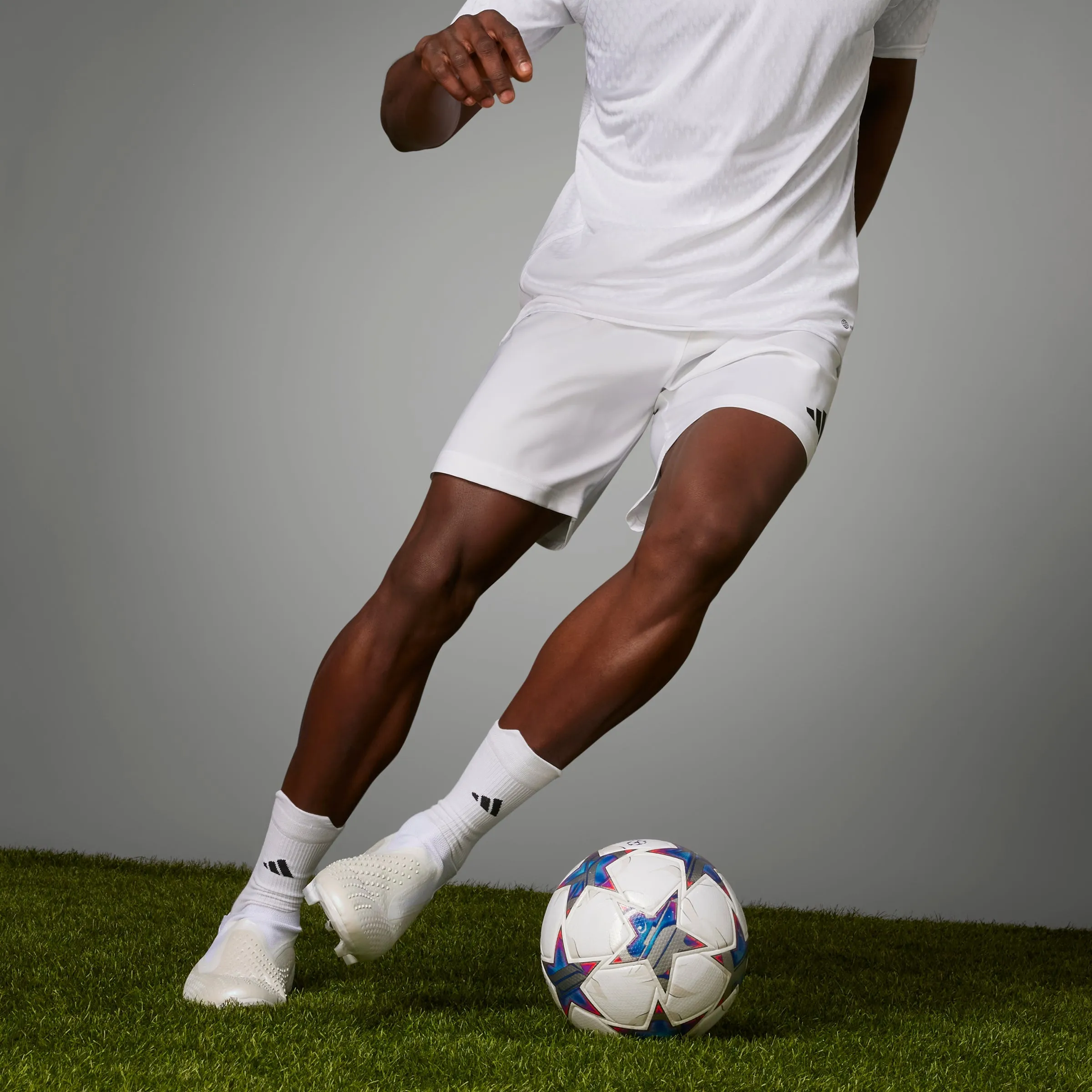 Balón adidas UCL Pro