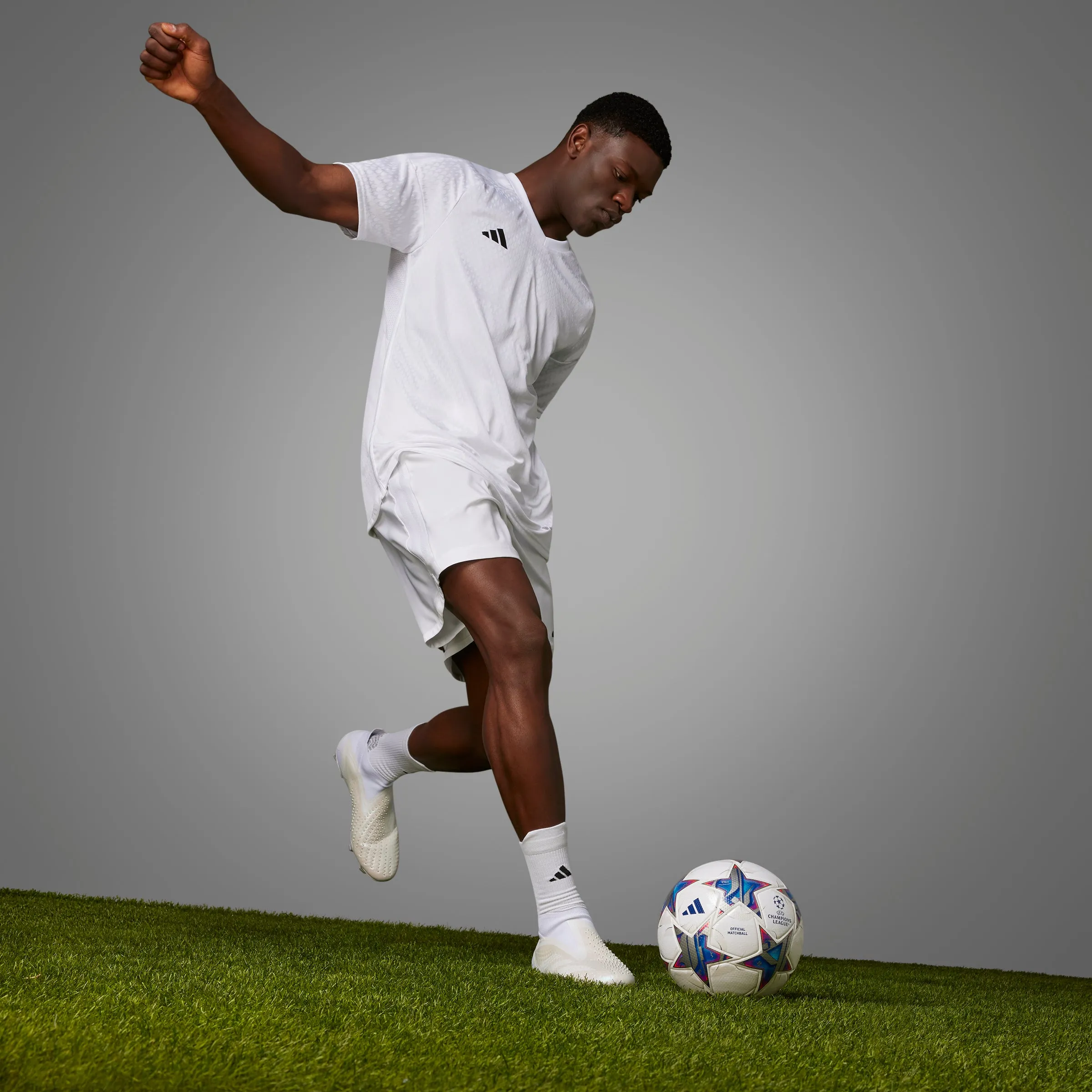 Balón adidas UCL Pro