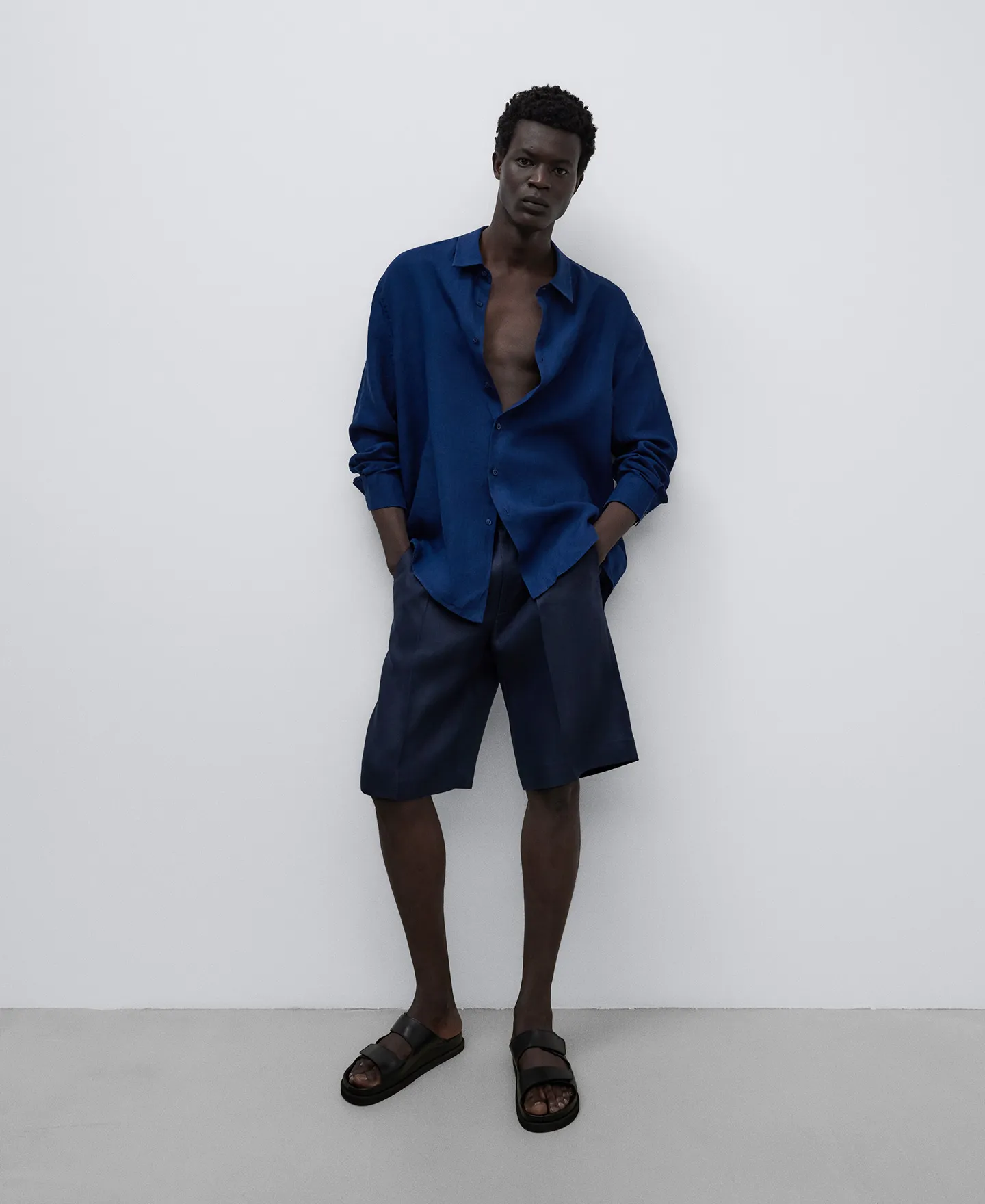 Bermuda en lino azul marino hombre