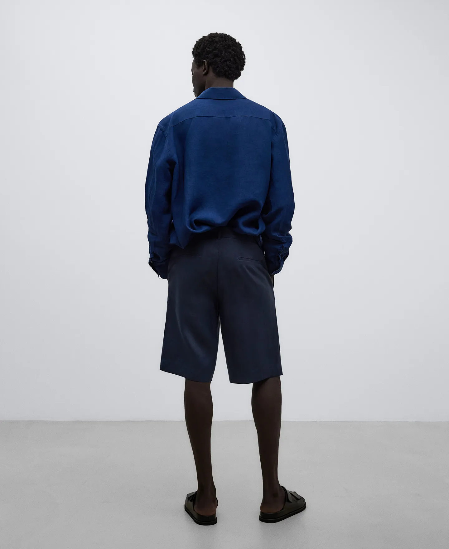 Bermuda en lino azul marino hombre
