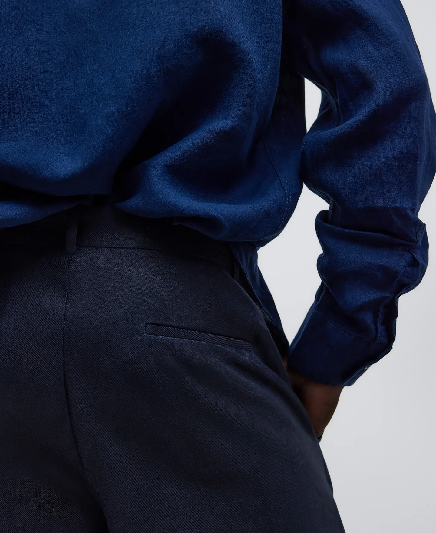 Bermuda en lino azul marino hombre