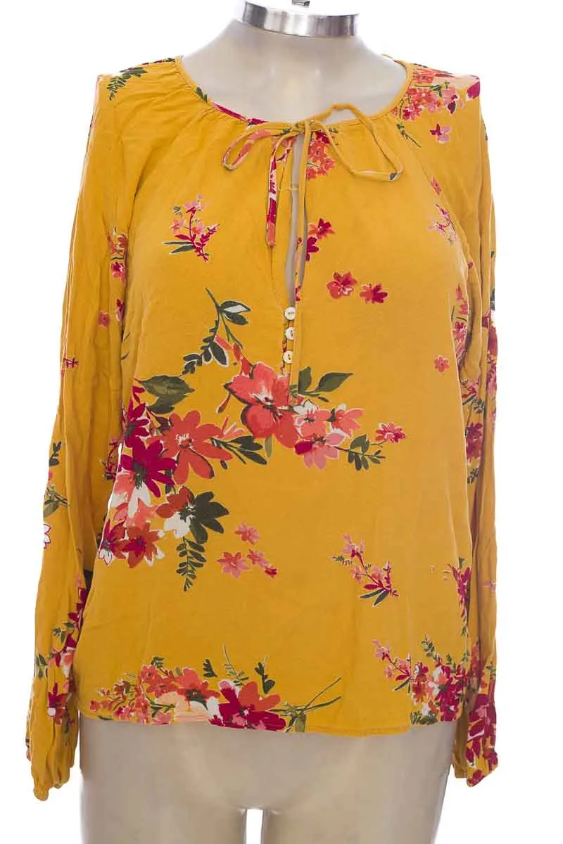 BLUSA COLOR AMARILLO  STRADIVARIUS
