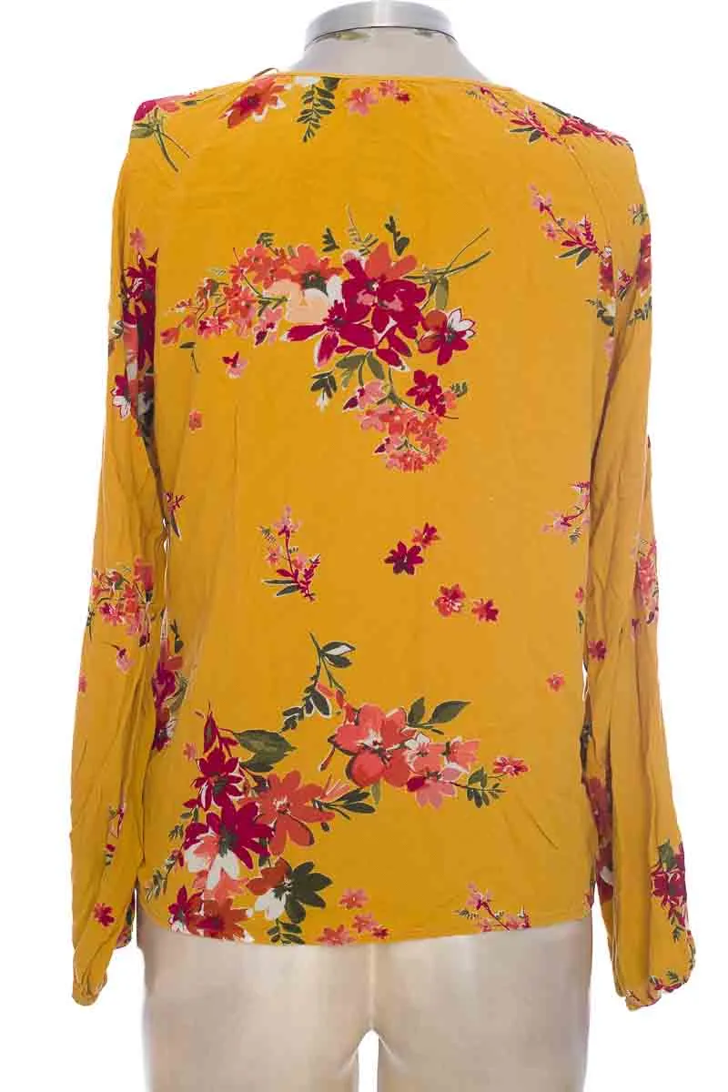 BLUSA COLOR AMARILLO  STRADIVARIUS