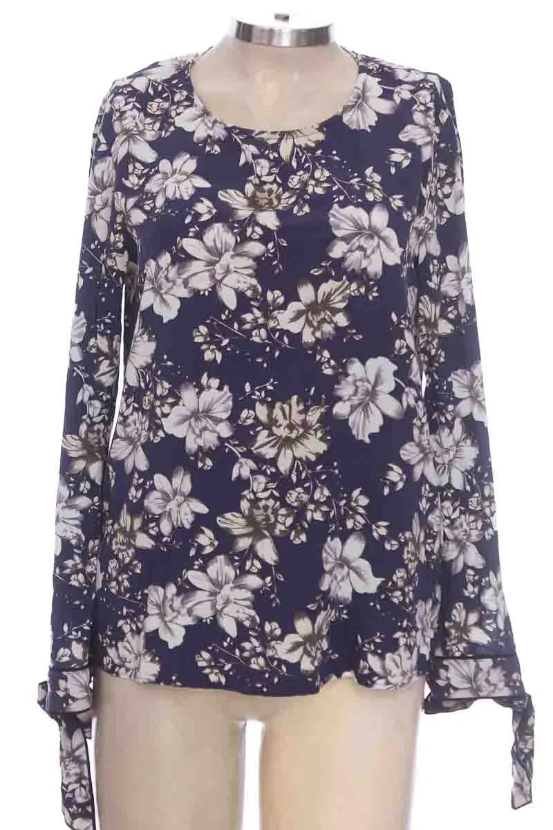BLUSA COLOR AZUL  CHEVIGNON