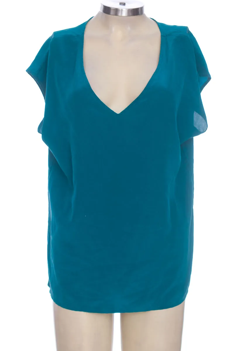 BLUSA COLOR AZUL  CLOSEANDO