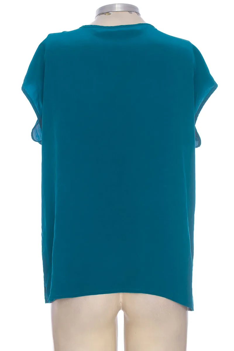 BLUSA COLOR AZUL  CLOSEANDO