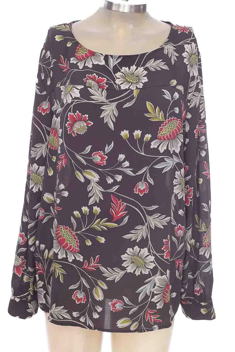 BLUSA COLOR GRIS  CLOSEANDO