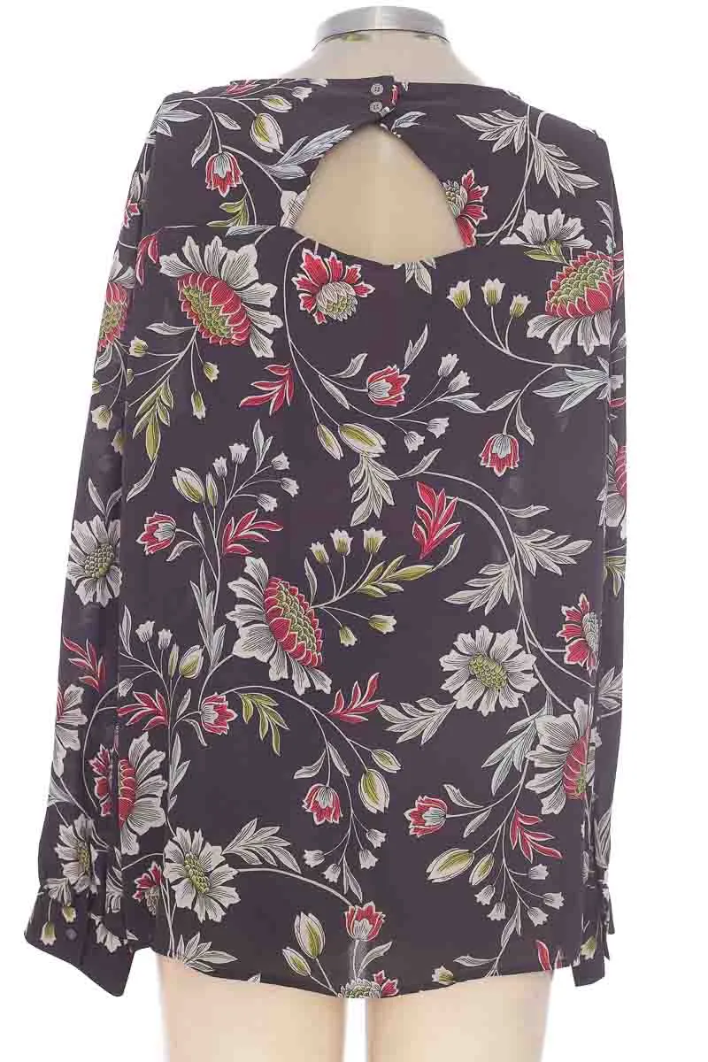 BLUSA COLOR GRIS  CLOSEANDO