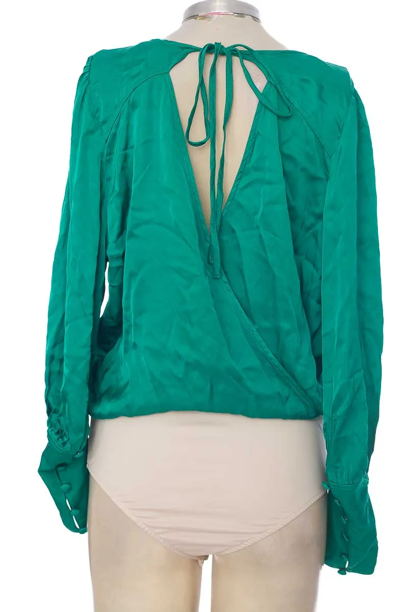 BLUSA COLOR VERDE  ESPECIA
