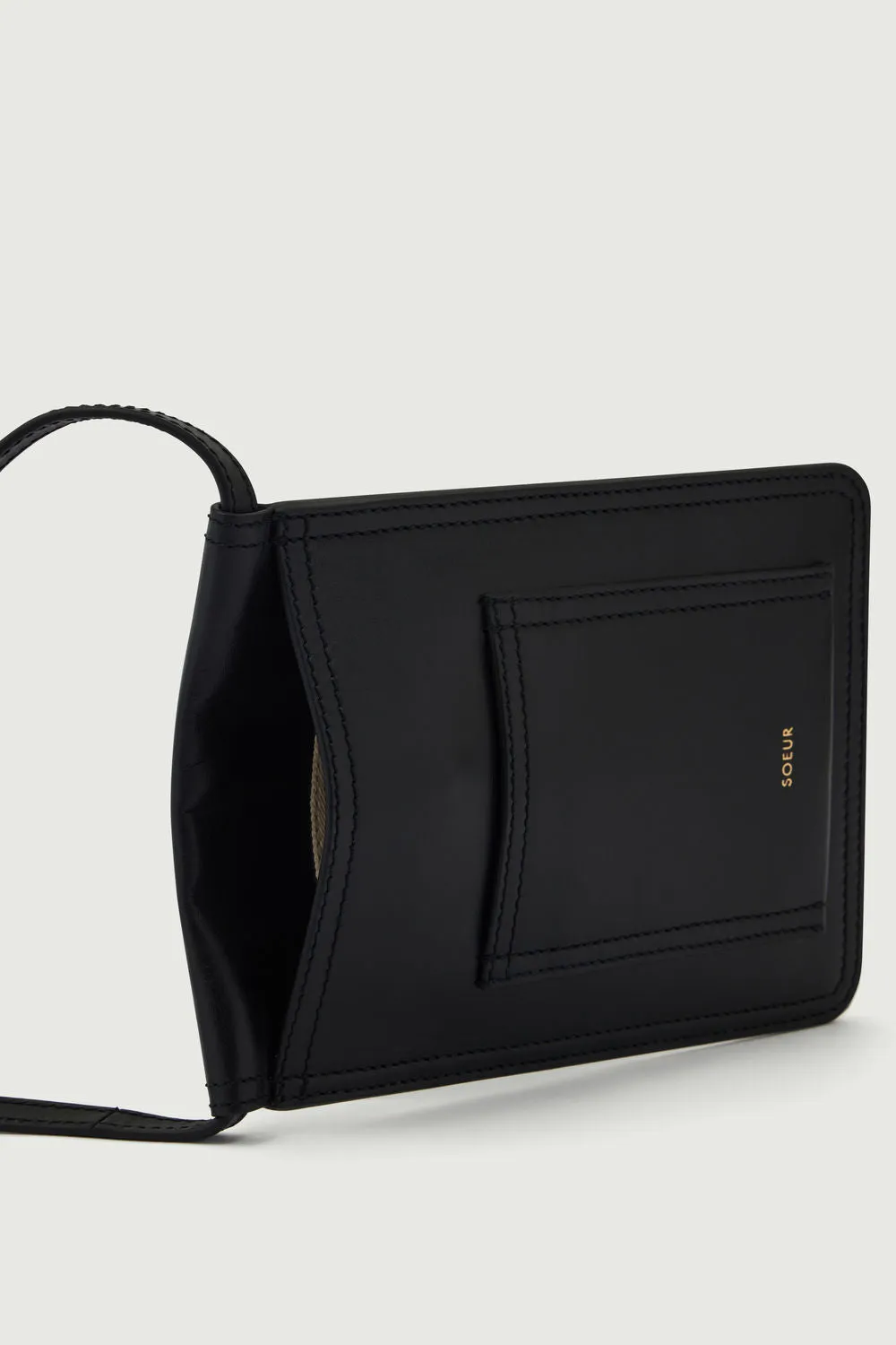 BOLSILLO BALDY Pochetera plana de cuero liso con bandolera