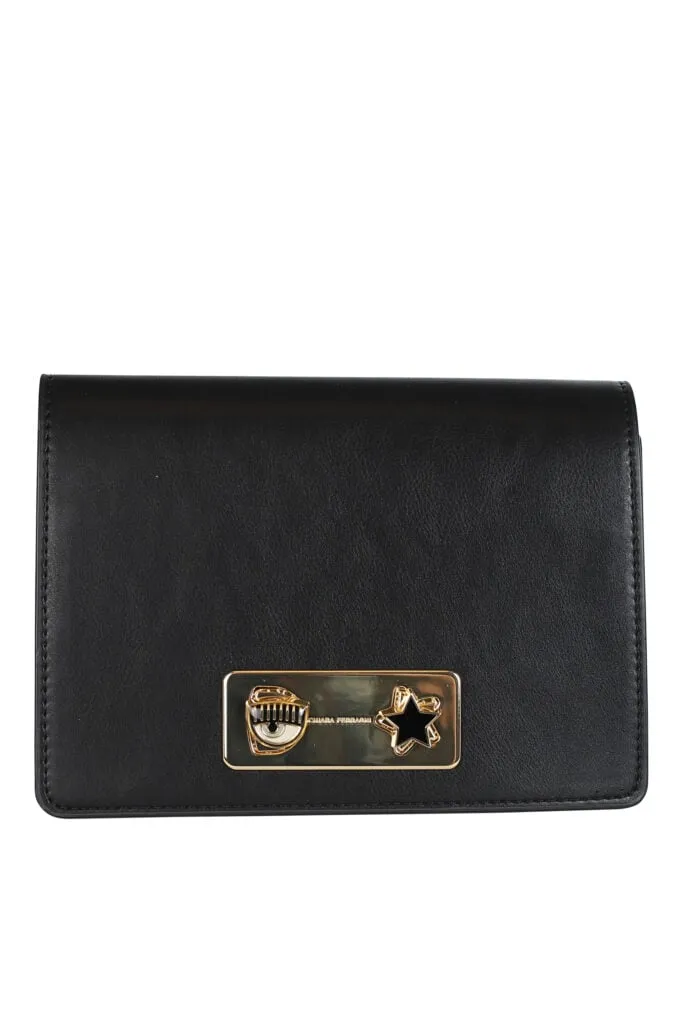 Bolso bandolera negro con cerradura ojo y estrella en metal