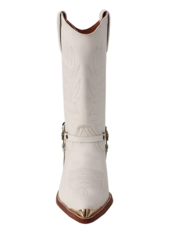 Bota cowboy blanca a medida en piel con puntera de metal
