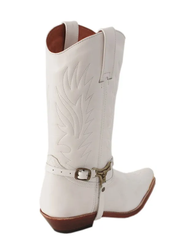 Bota cowboy blanca a medida en piel con puntera de metal
