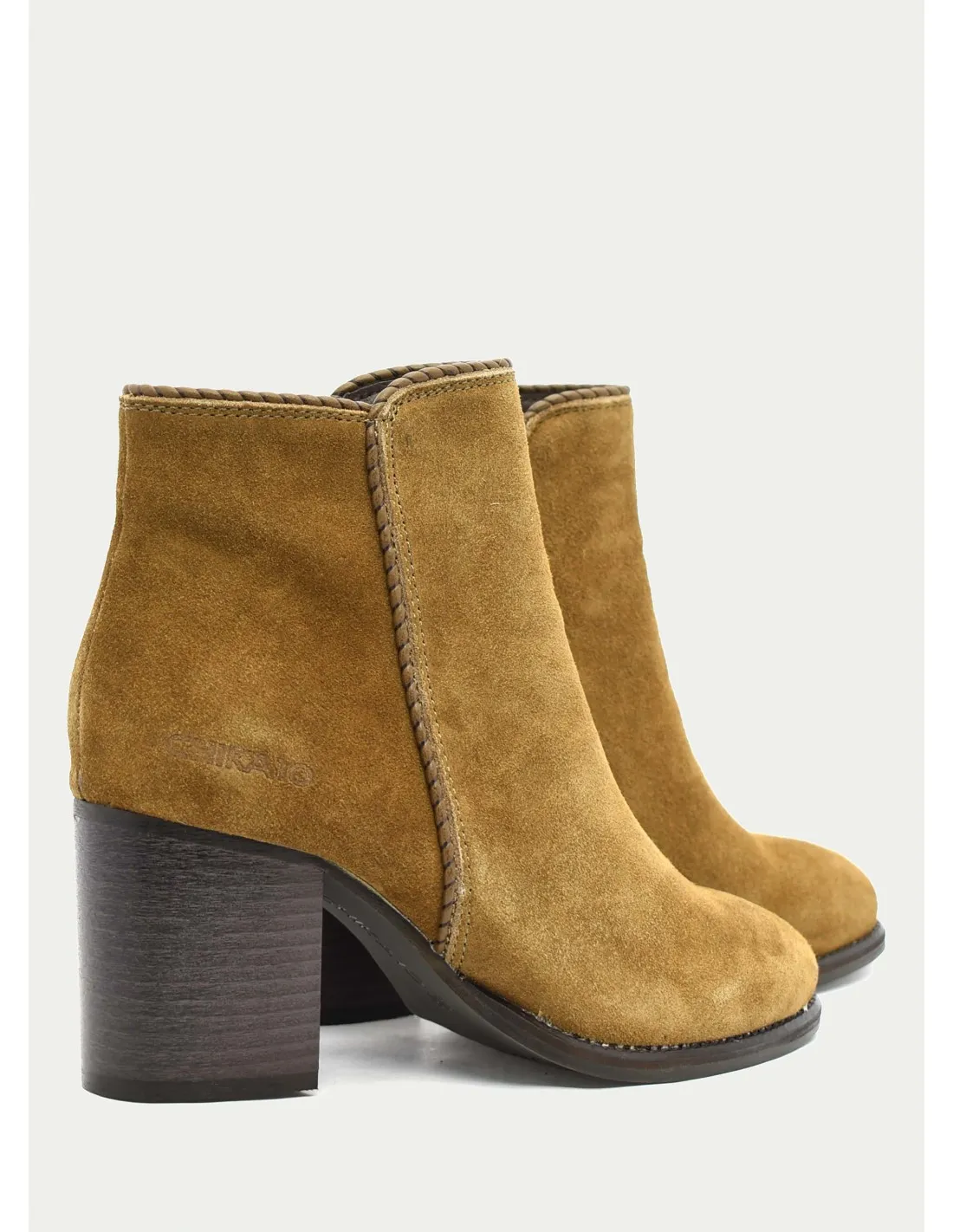 BOTAS Y BOTINES CHIKA10 ESPUELA01 CUERO 