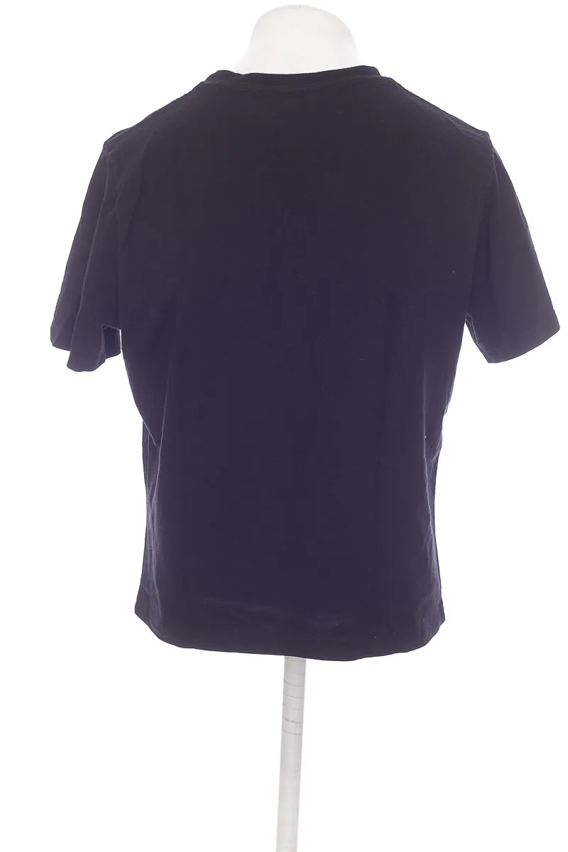 CAMISETA COLOR NEGRO  CLOSEANDO