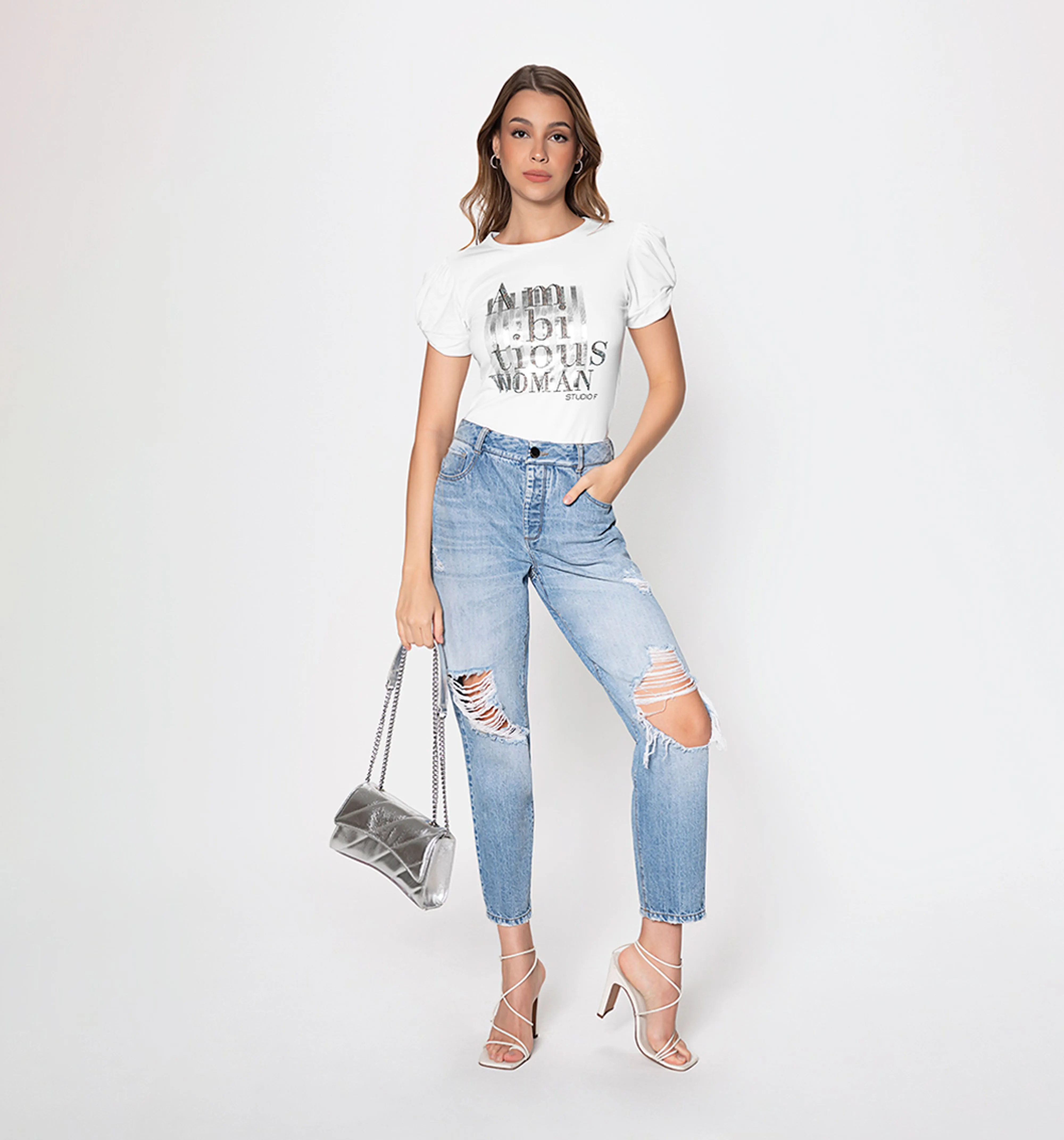 Camiseta manga corta con aplique