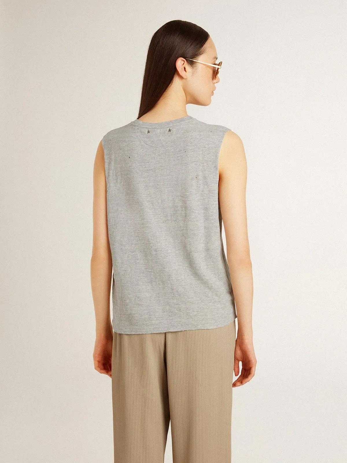 Camiseta sin mangas de mujer de color gris con estampado amarillo