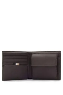 Cartera con estructura, raya de la marca y detalle de logotipo