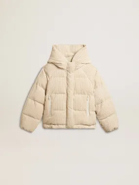 Chaqueta acolchada de ecopluma con cierre de cremallera y capucha