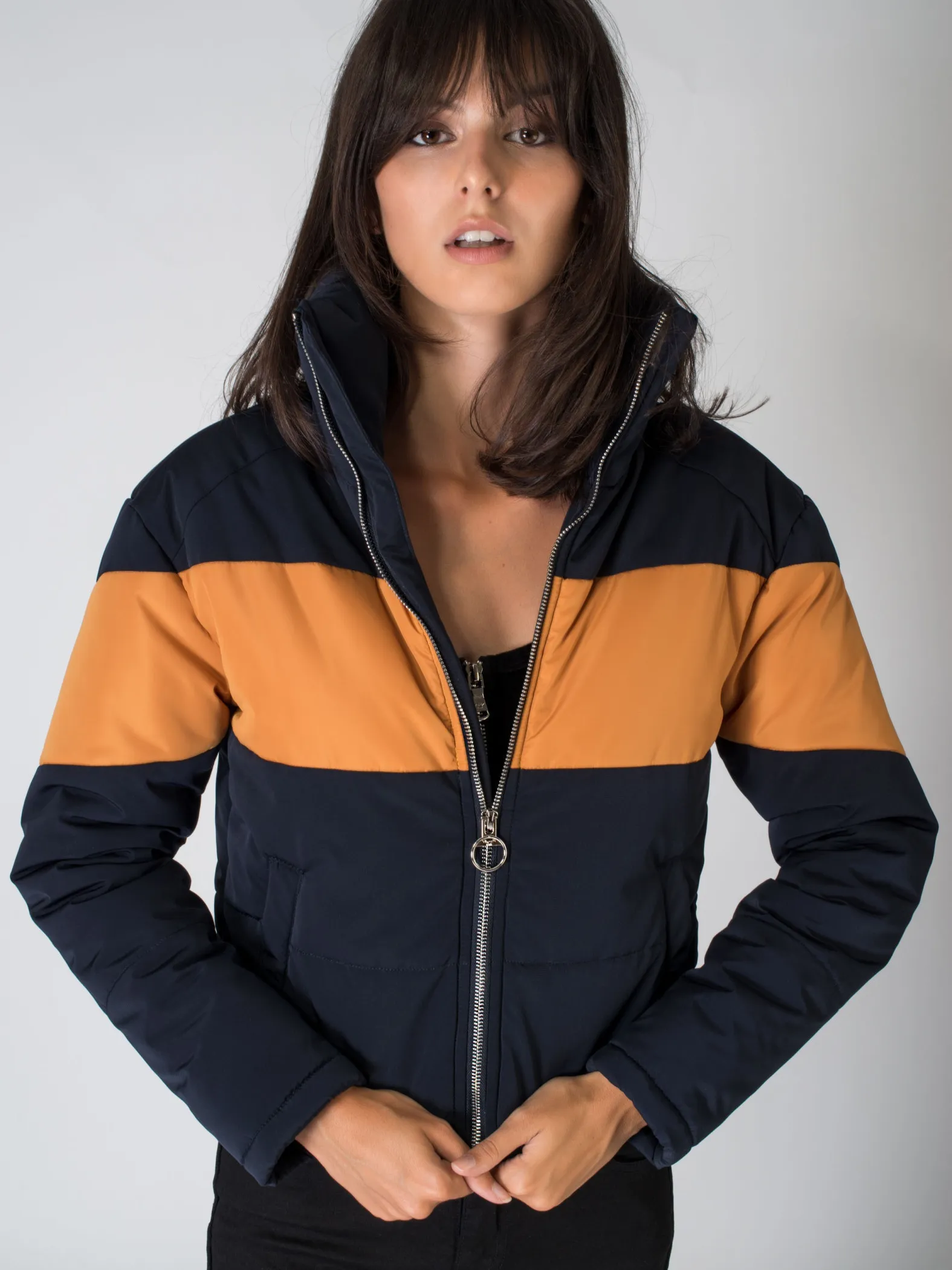 Chaqueta corta lisa