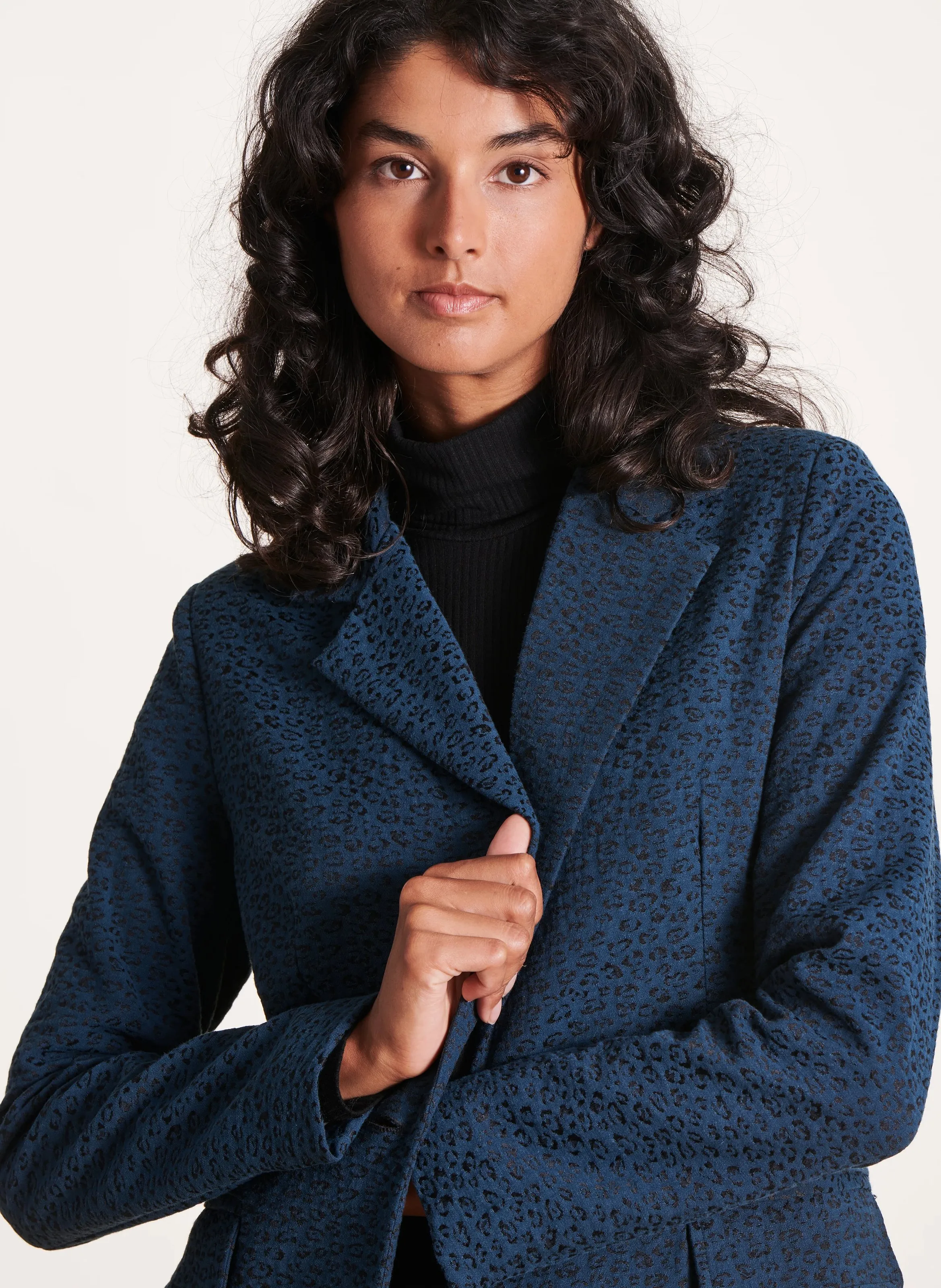 Chaqueta de corte recto con cuello de solapa en mezcla de algodón estampado en multicolor