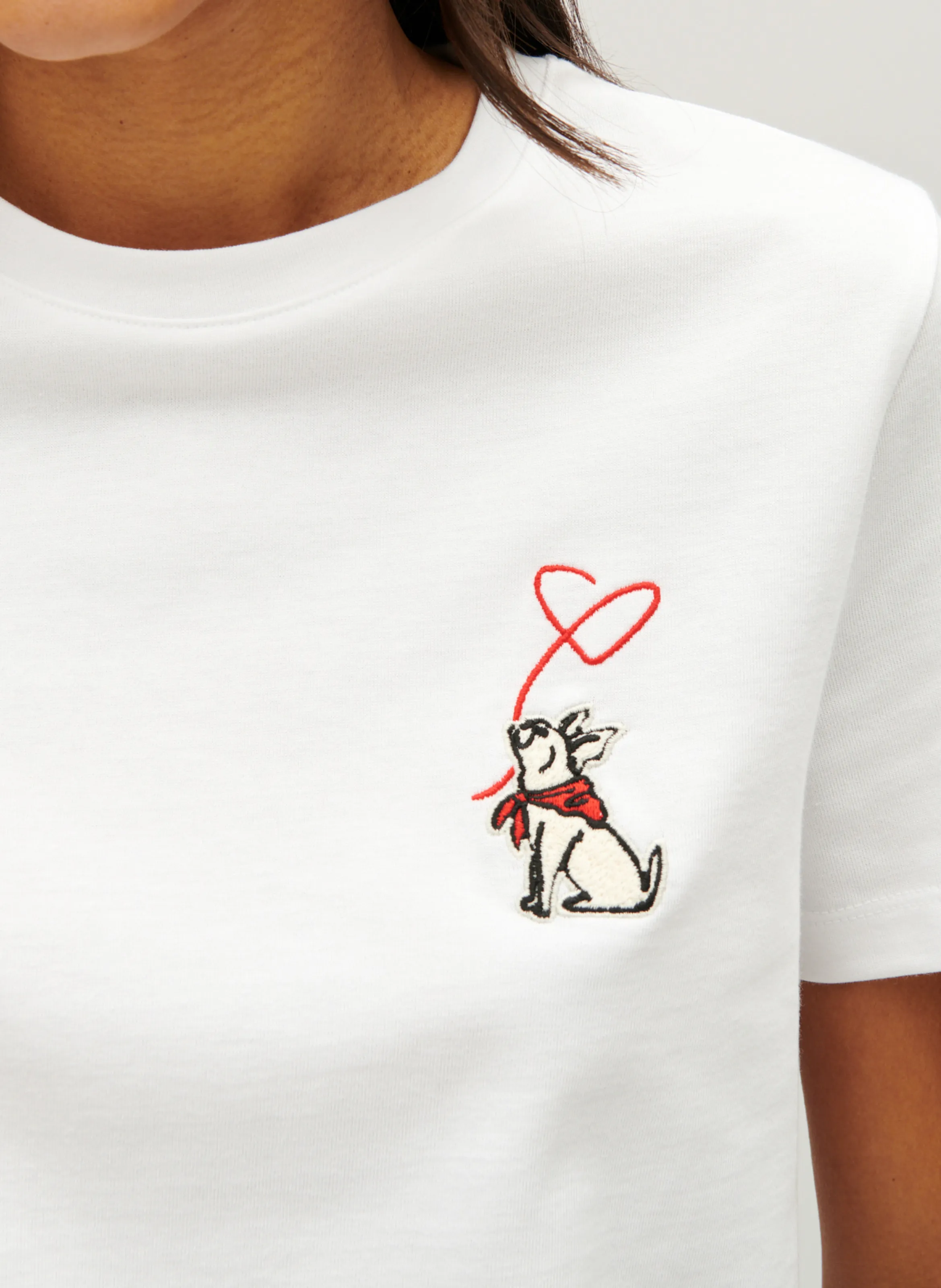 CLAUDIE PIERLOT Camiseta de algodón con cuello redondo y bordado en blanco