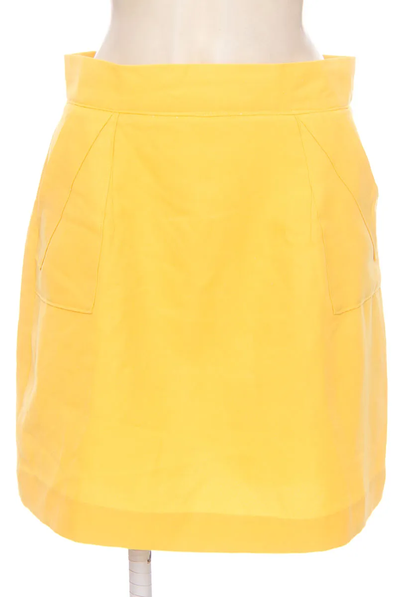 FALDA COLOR AMARILLO  CLOSEANDO