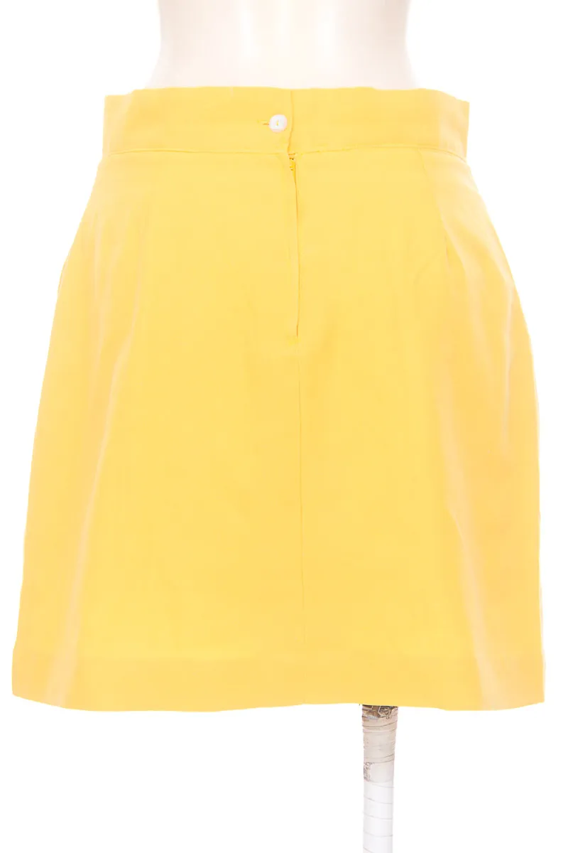 FALDA COLOR AMARILLO  CLOSEANDO