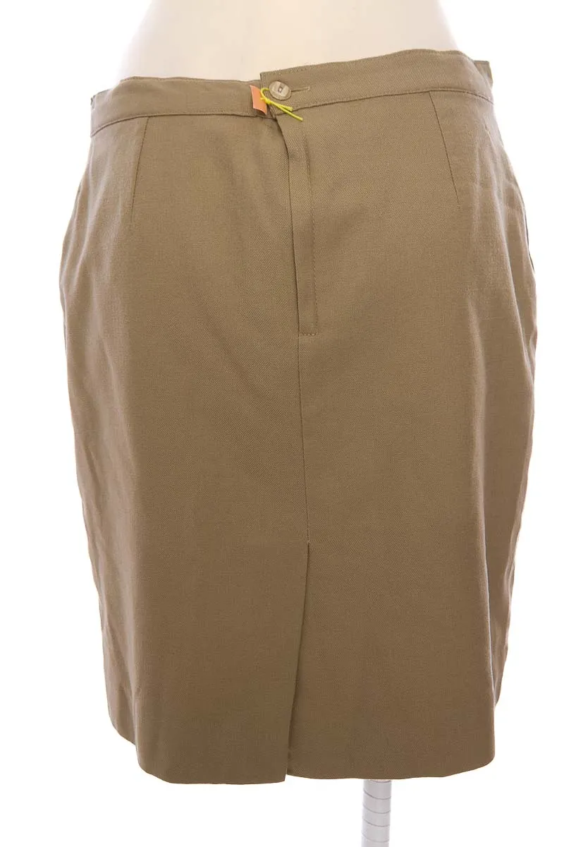 FALDA COLOR BEIGE  CLOSEANDO
