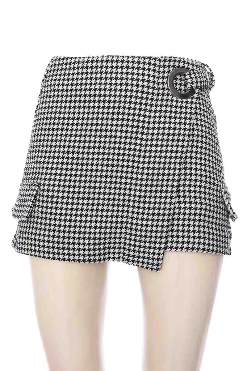 FALDA COLOR BLANCO  CLOSEANDO