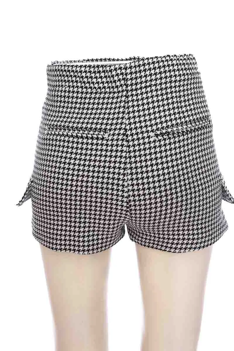 FALDA COLOR BLANCO  CLOSEANDO
