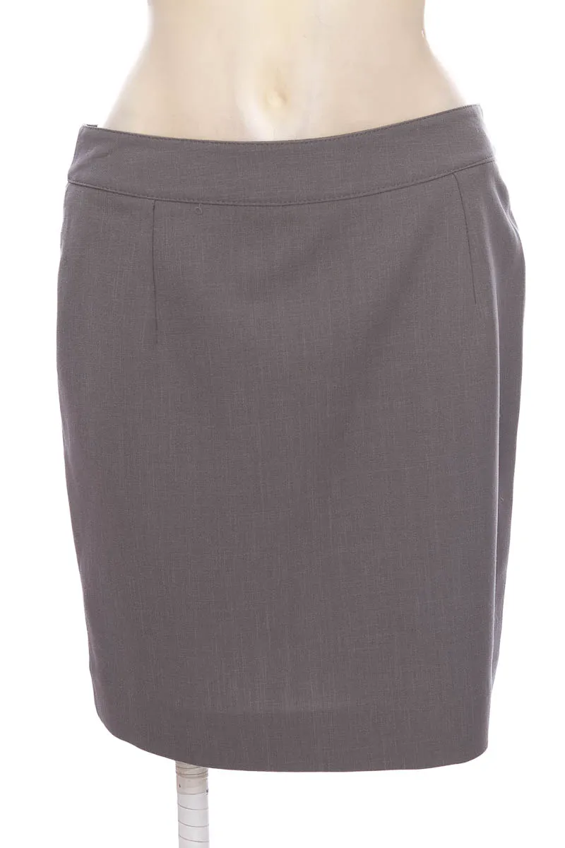FALDA COLOR GRIS  CLOSEANDO