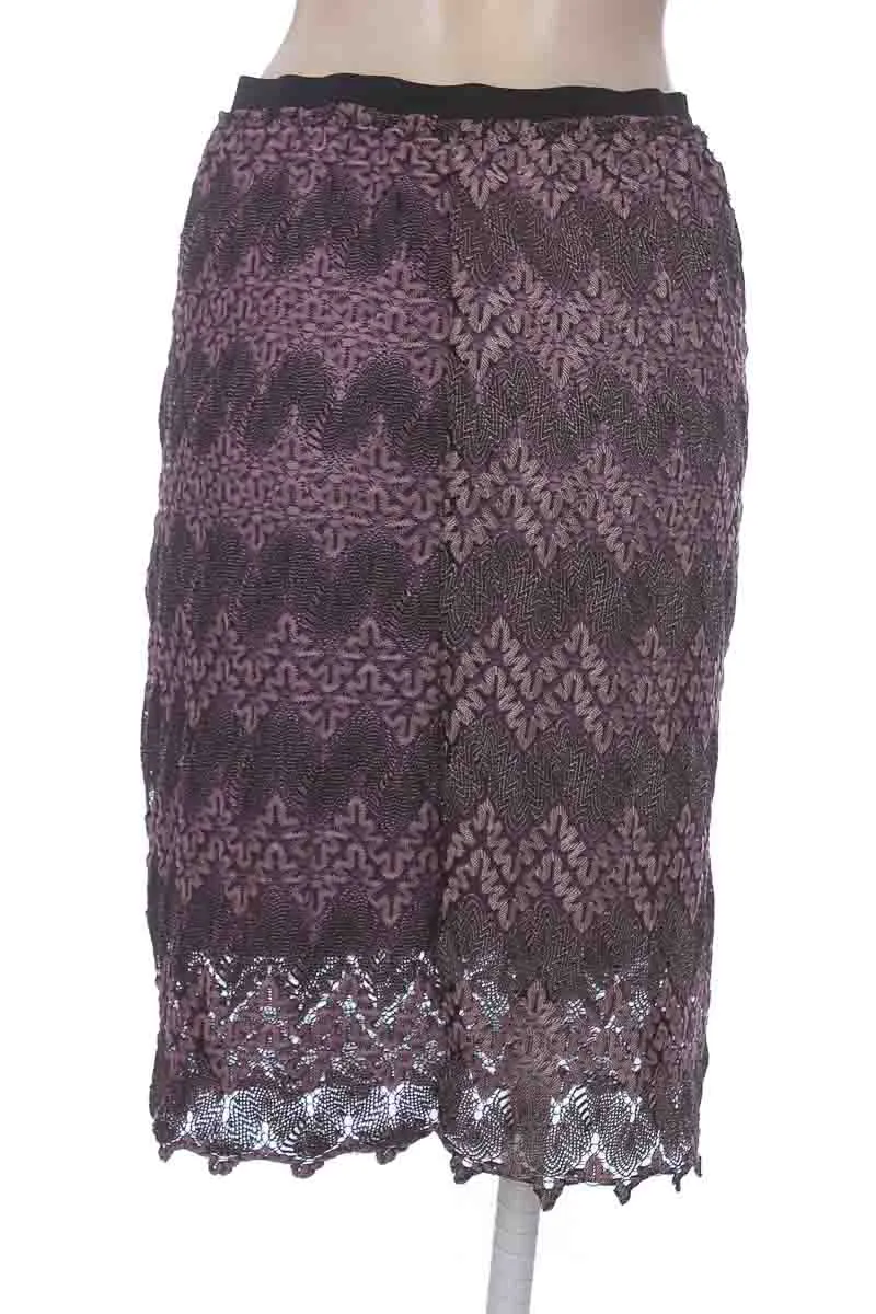 FALDA COLOR MORADO  CLOSEANDO