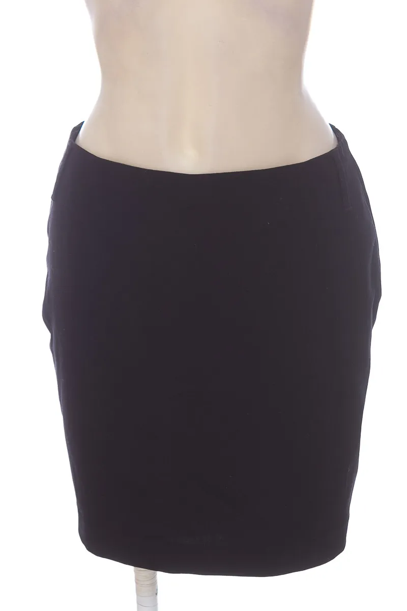 FALDA COLOR NEGRO  ARMI