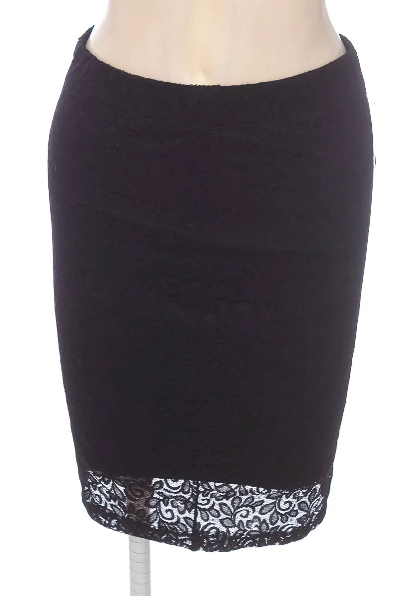 FALDA COLOR NEGRO  AZZORTI