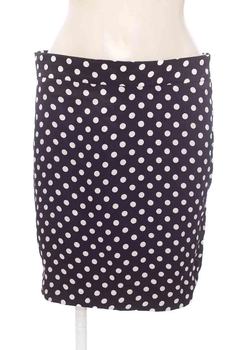 FALDA COLOR NEGRO  CLOSEANDO