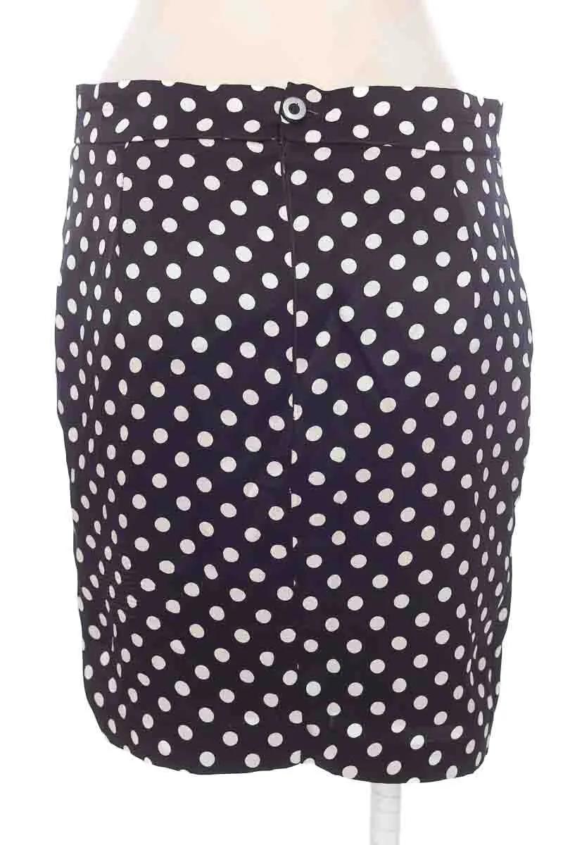 FALDA COLOR NEGRO  CLOSEANDO