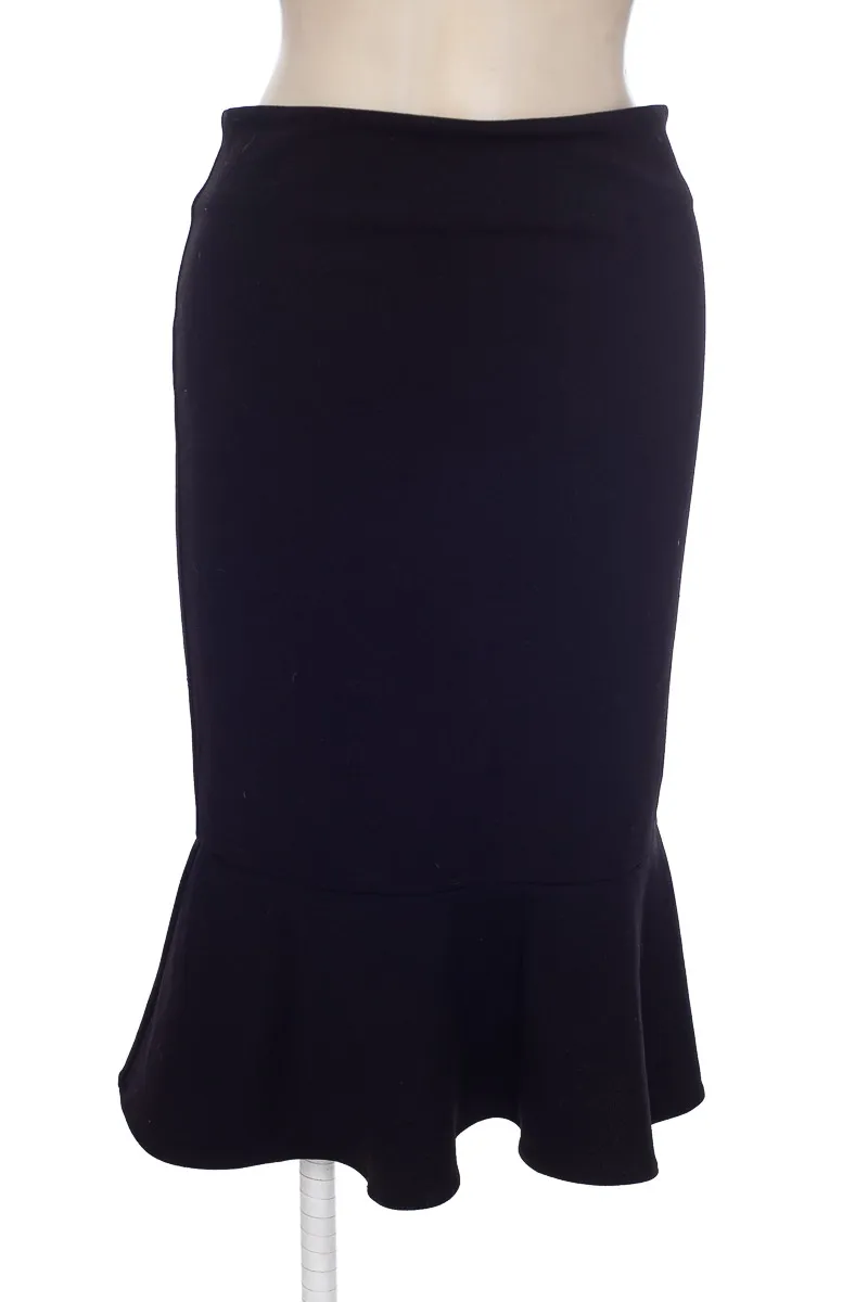 FALDA COLOR NEGRO  XUSS