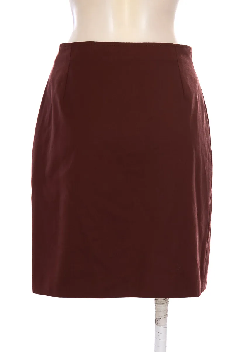FALDA COLOR VINOTINTO  CLOSEANDO