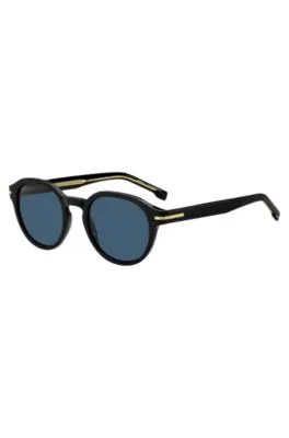 Gafas de sol de acetato negro con bisagras en tono dorado