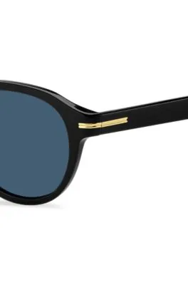 Gafas de sol de acetato negro con bisagras en tono dorado