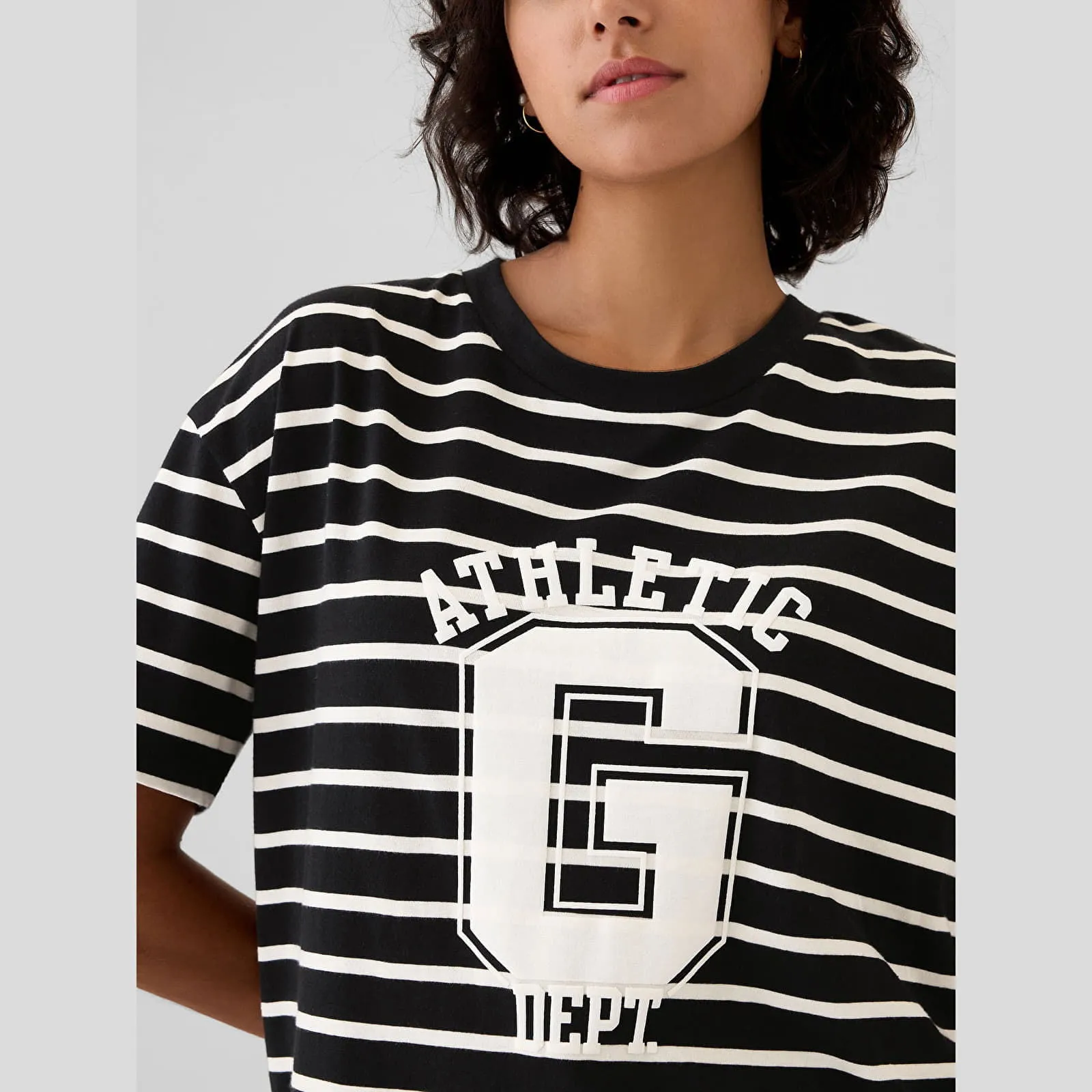 GAP TSHIRT SHORTSLEEVE LOGO TEE IVORY BLACK STRIPE M