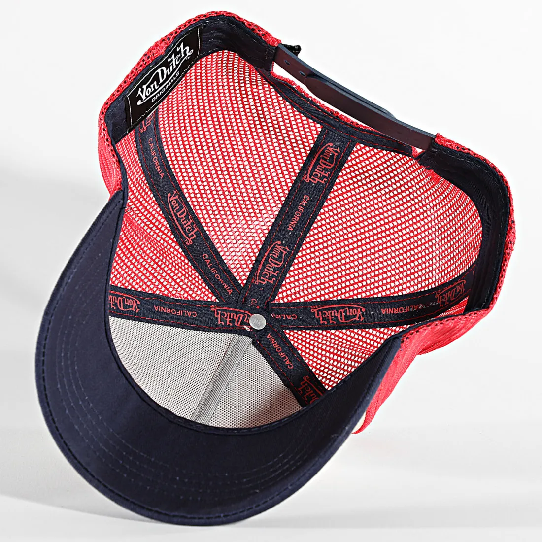 GORRA VON DUTCH CALIFORNIA REJILLA Y AJUSTABLE CON PARCHE FRONTAL REFVD/O/CAS1/CLA5 ROJO AZUL Y BEIGE