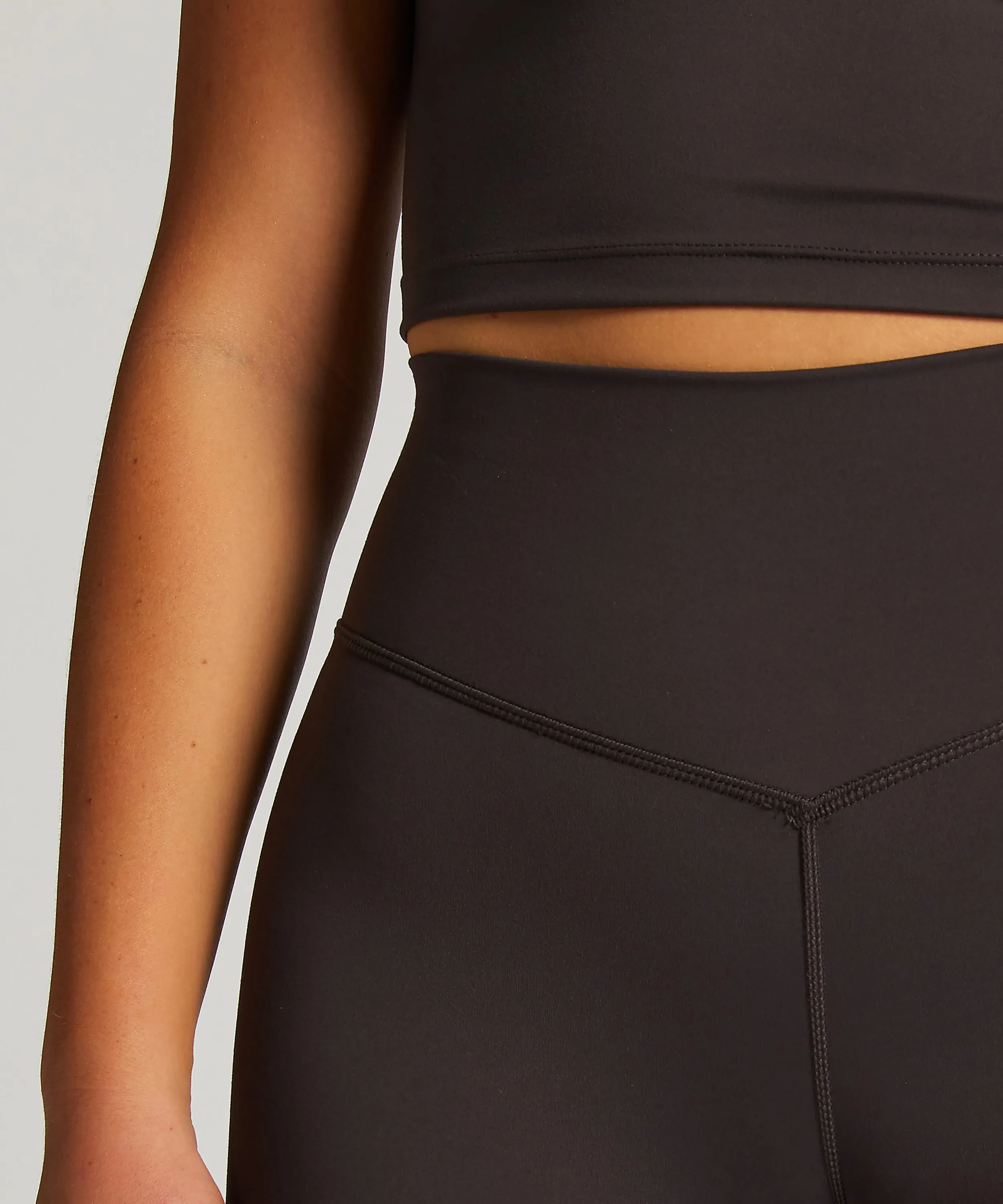 HKMX SHORT THE BALANCE  GRIS