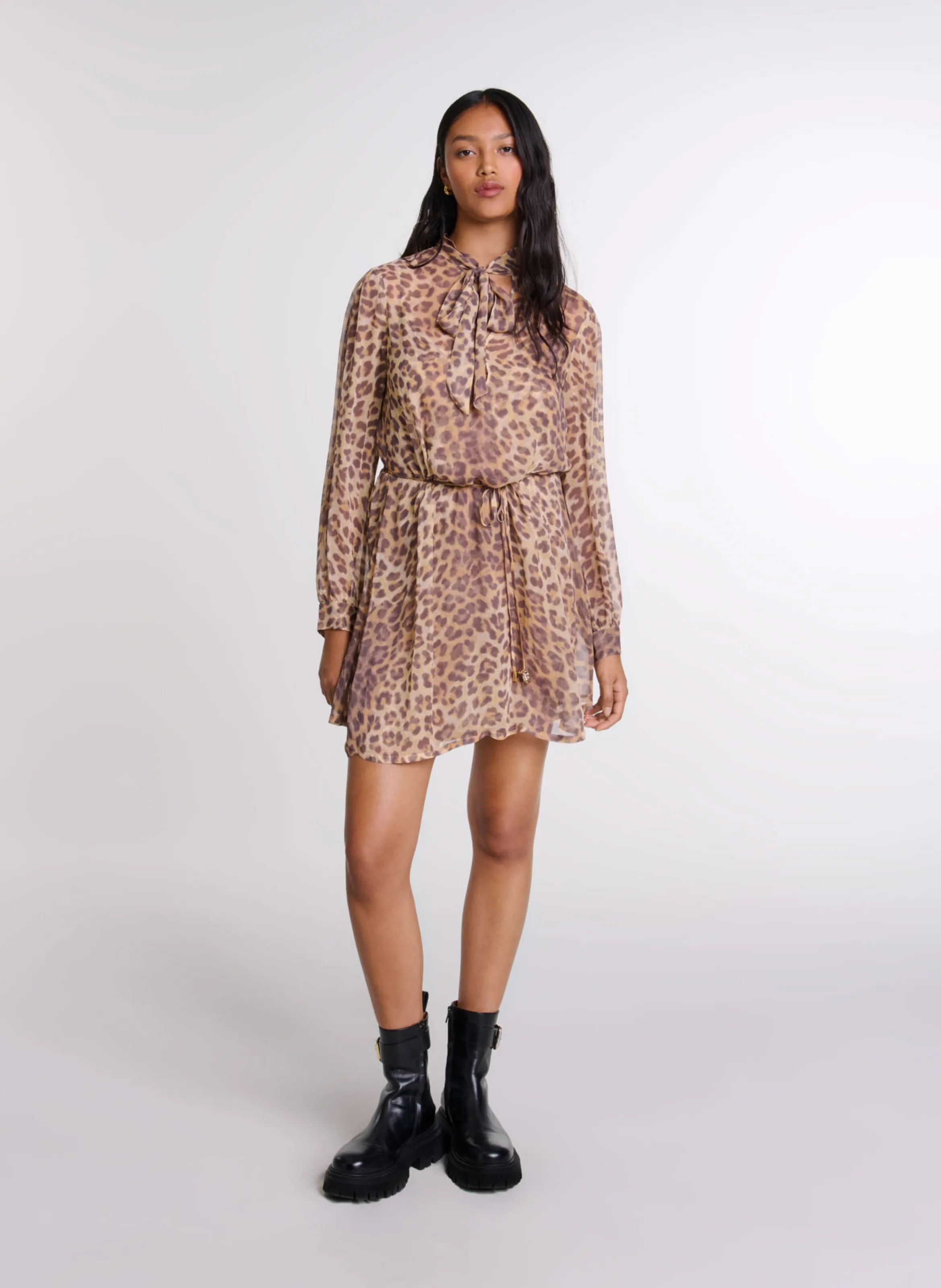 MAJE Vestido corto estampado con cuello lazado en multicolor