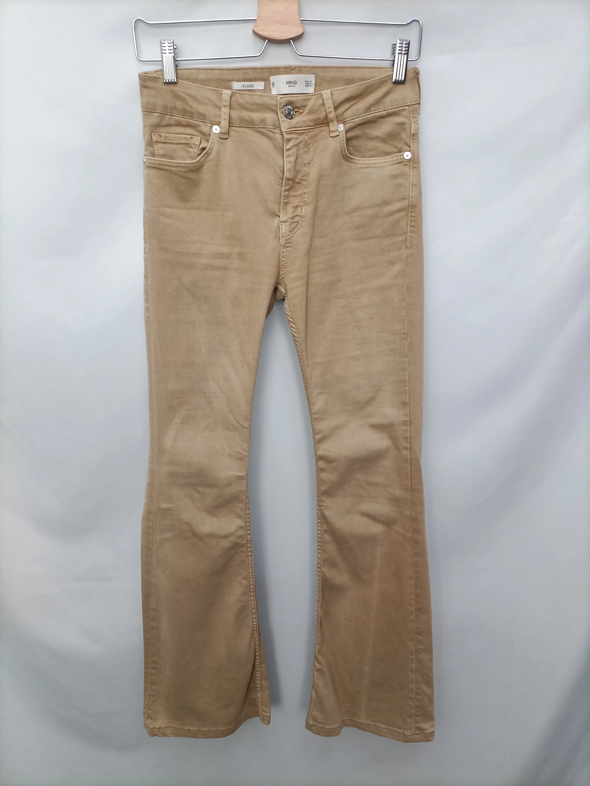 MANGO. Pantalón camel T.36