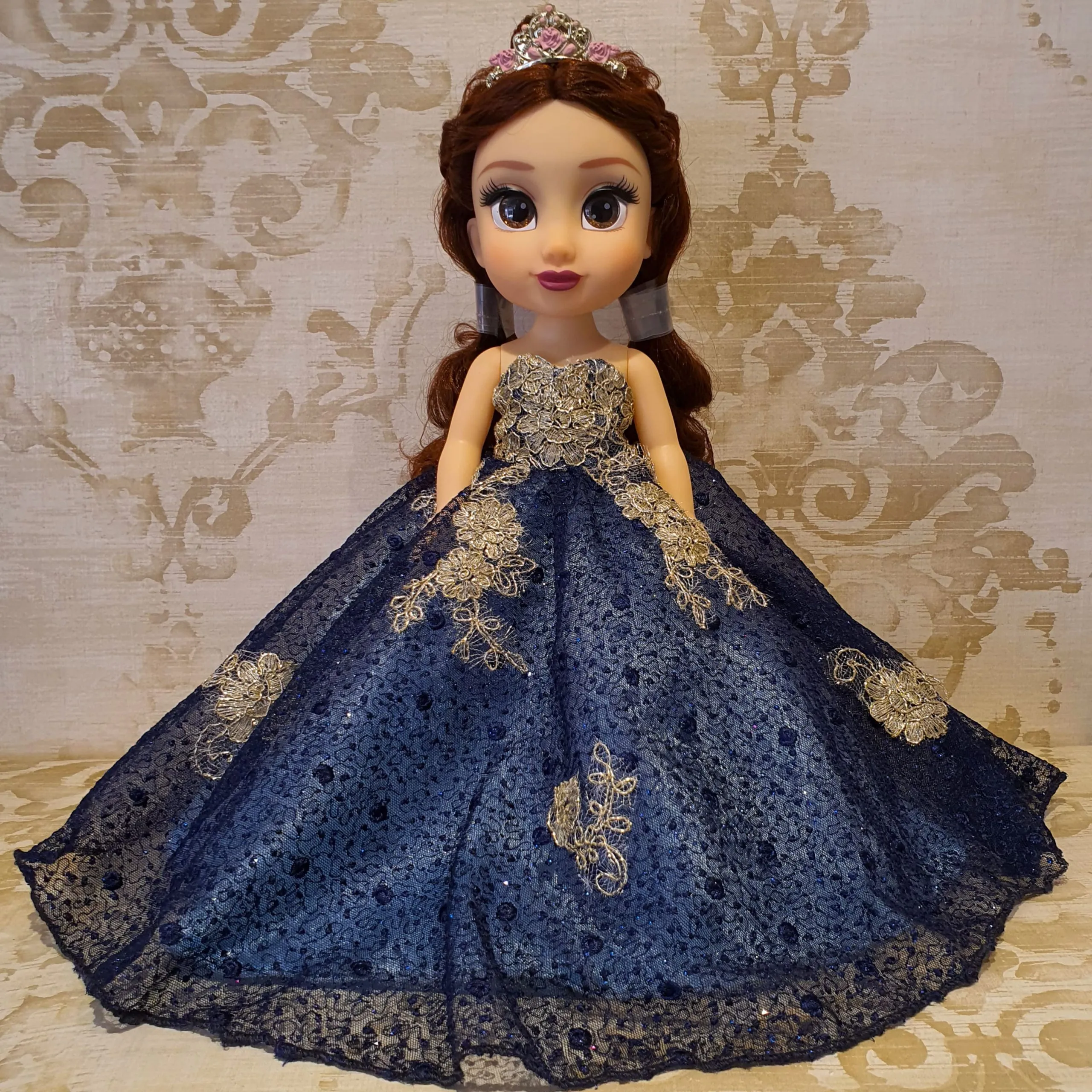 Muñeca de 15 años Azul Marino con Encaje Oro