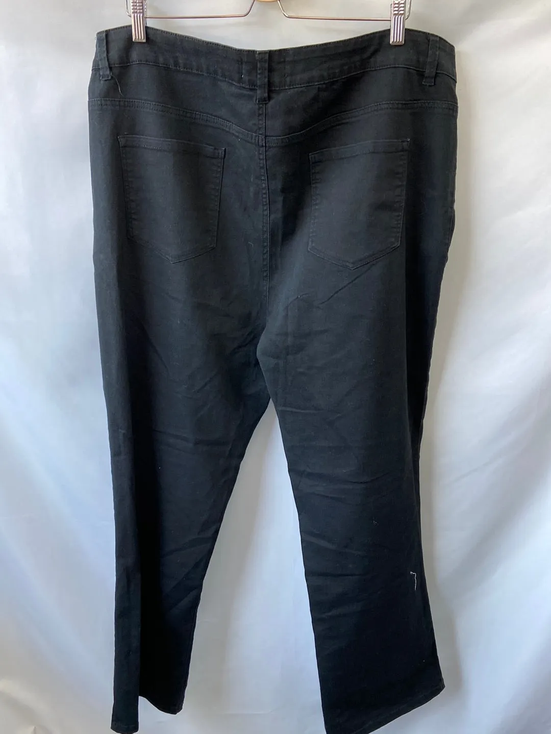 NEW LOOK. pantalon negro finito T.50