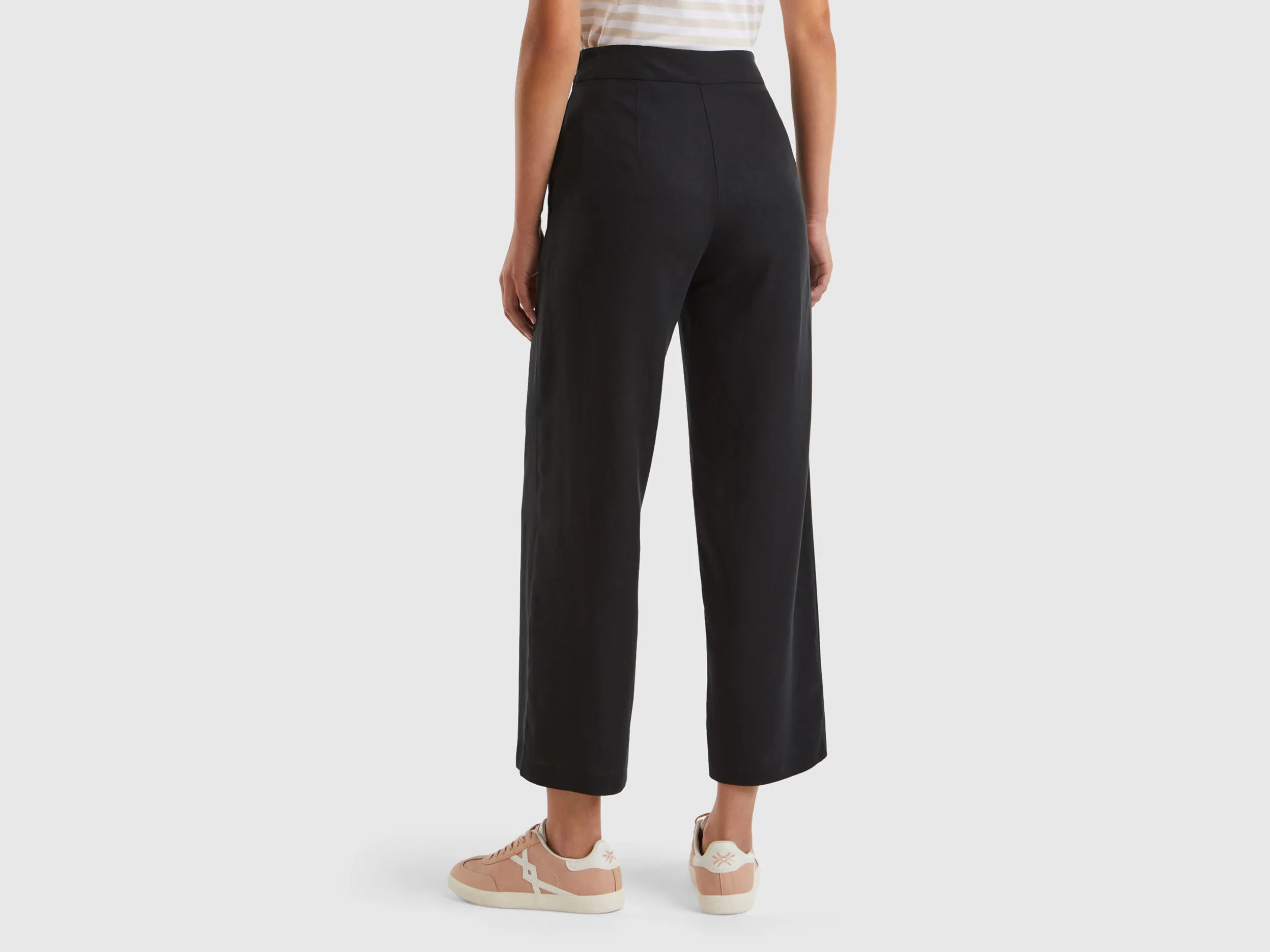 Pantalón cropped en mezcla de viscosa sostenible