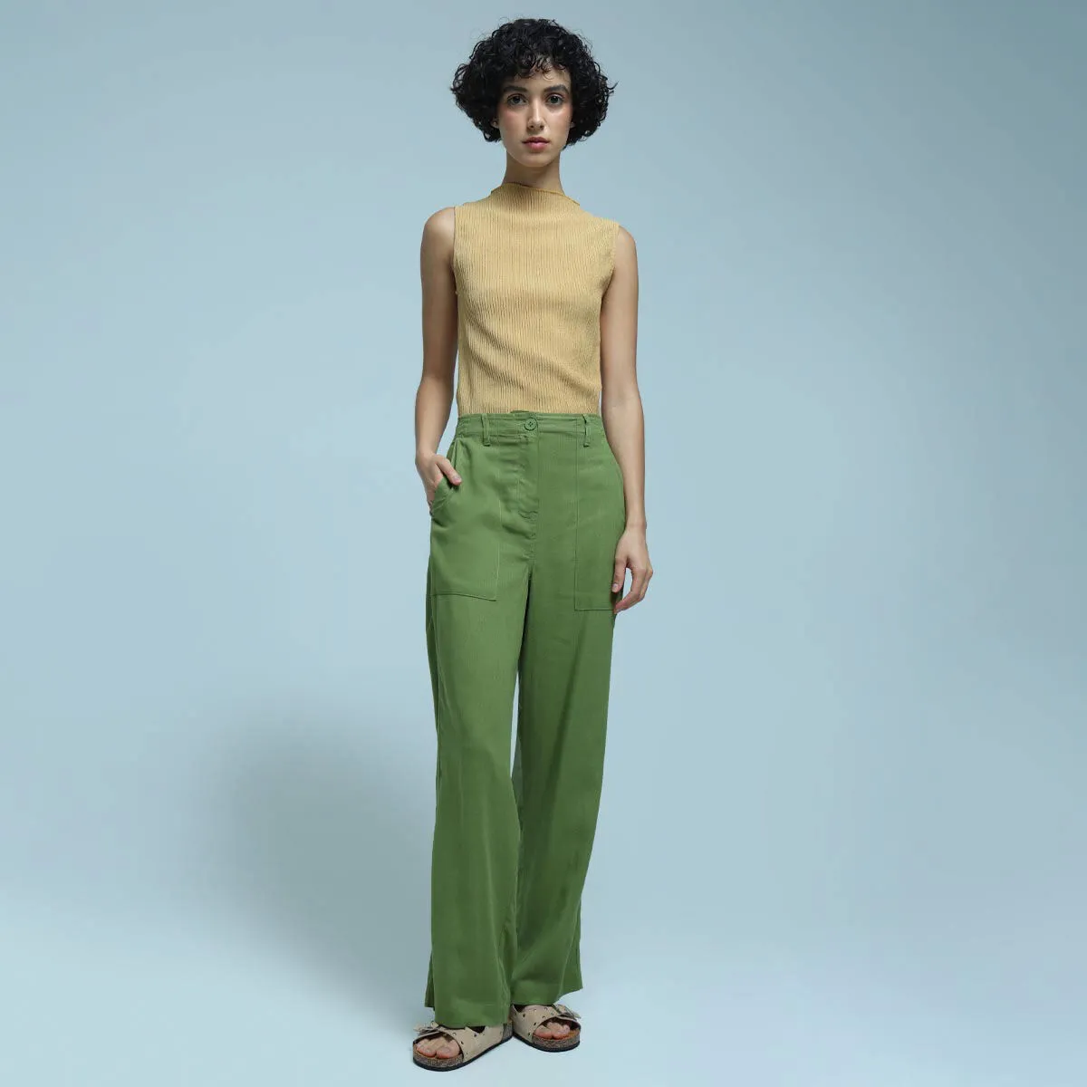 Pantalón Fluido Con Bolsillos